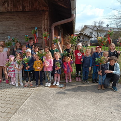Palmbuschenbinden & Osterkerzen